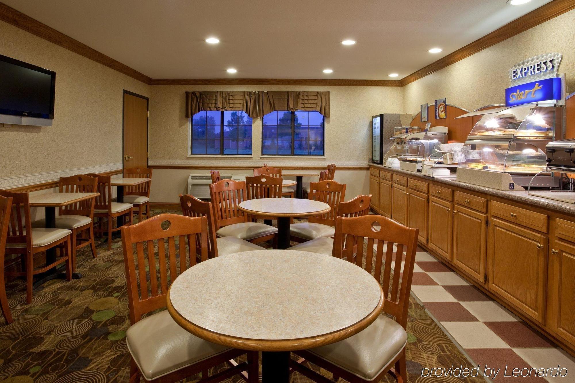 Comfort Inn & Suites Napoleon Restaurant foto