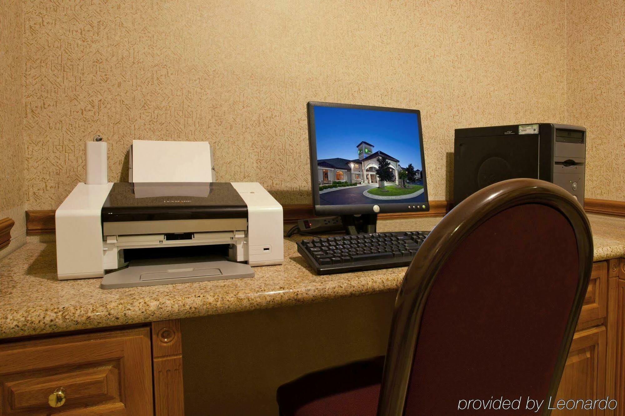 Comfort Inn & Suites Napoleon Einrichtungen foto